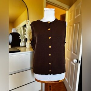 Classic Button-Front Brown Knit Sleeveless Top
